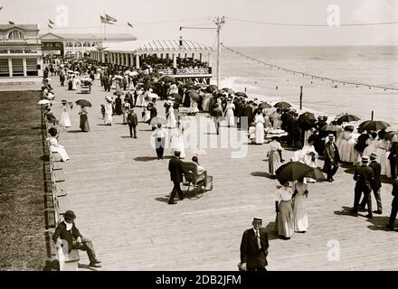 Board Walk and Esplanade Review, am Strand, Asbury Park, New York. Stockfoto