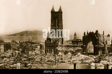 Ruinen von San Francisco nach Erdbeben und Feuer, 18. - 21. April 1906, Blick von Stanford Mansion Site & Grace Church. Stockfoto