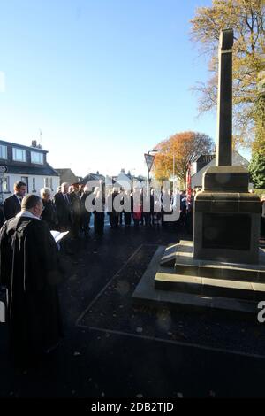 Coylton, South Ayrshire, Schottland, Remembrance Sunday at the war Memorial. Stockfoto