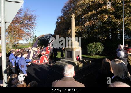 Coylton, South Ayrshire, Schottland, Remembrance Sunday at the war Memorial. Stockfoto