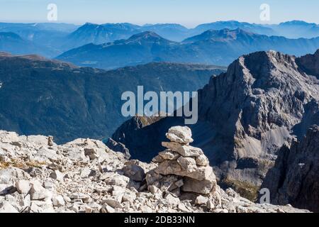 Blick auf die Berggipfel der Dolomiten. Brenta, Italien Stockfoto