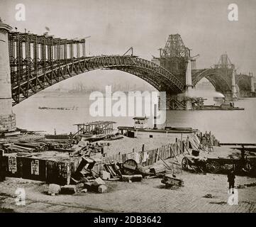 Blick auf die St. Louis Bridge im Bau, die den Mississippi River überspannt. Stockfoto