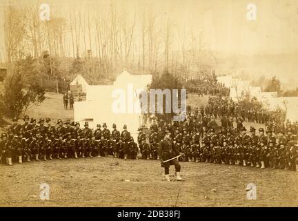 Firma H, 36th Pennsylvania Infantry; Gruppenportrait mit Band in der rechten Mitte.. Stockfoto