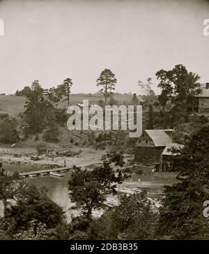 Jericho Mills, Virginia. Blick auf Nord-Anna-Fluss vom Südufer, Segeltuch Pontonbrücke und Pontonzug auf dem gegenüberliegenden Ufer, 24. Mai 1864. Stockfoto