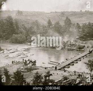 Jericho Mills, Virginia. Canvas Pontonbrücke über den Norden Anna, gebaut von den 50. New York Engineers, wo das 5. Korps unter General Warren überquerte. Blick auf den Bach vom Nordufer. Stockfoto