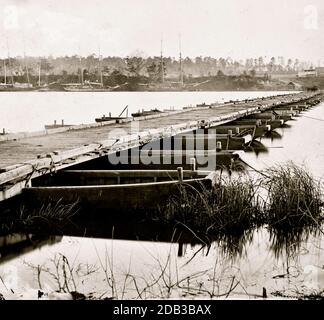 Jones' Landing, VA., in der Nähe. Pontonbrücke über den Jakobus, vom Nordufer. Stockfoto