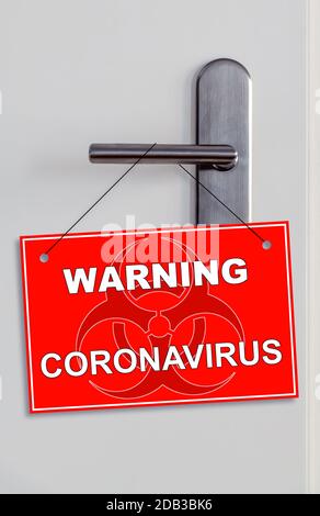 Tür mit Warnschild Stockfoto