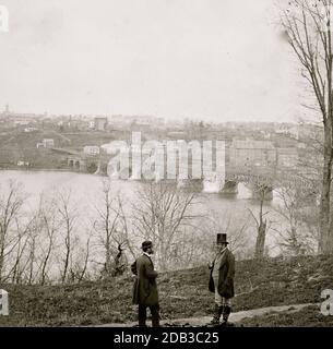 Washington, D.C. die Aquädukt-Brücke und Georgetown vom Virginia-Ufer. Stockfoto