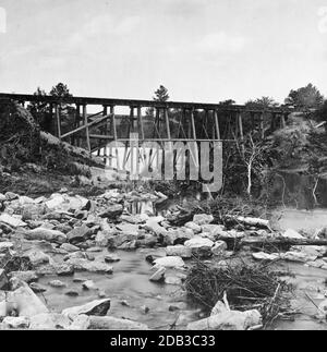 Brücke auf der Südseite der Eisenbahn, in der Nähe von Petersburg, Virginia, April 1865. Stockfoto