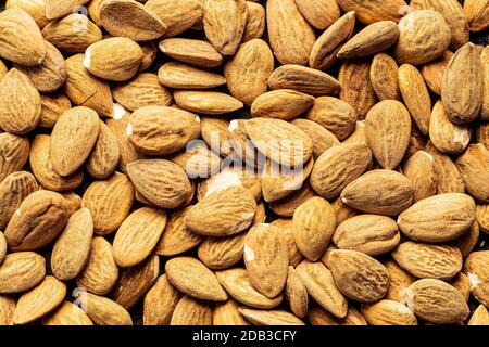 Getrocknete Mandelnüsse. Flaches Lay. Draufsicht. Stockfoto