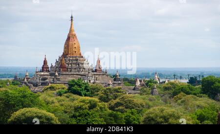 Der Ananda Tempel aus dem 10. Jahrhundert ist einer der am meisten verehrten Stätten in Myanmar, der während der Regierungszeit von König Kyanzittha erbaut wurde Stockfoto