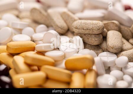 Verschiedene pharmazeutische Medizin Pillen und Tabletten. Hintergrund der Pillen. Stockfoto