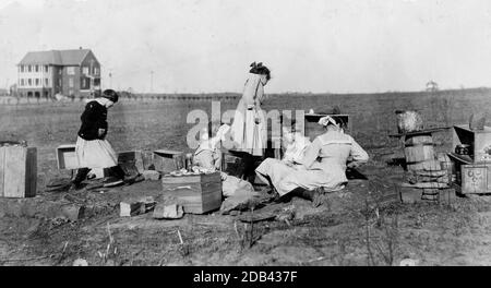 Originelle Spielhäuser, die von Mädchen an der Oklahoma School for the Blind konzipiert und ausgeführt wurden. . Stockfoto