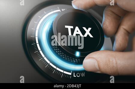 Drehen Sie einen Steuerknopf mit blauem Licht, um die Steuern zu senken. Senkung des steuerbaren Einkommenskonzepts. Zusammengesetztes Bild zwischen einer Handfotografie und einem 3D-Backgr Stockfoto