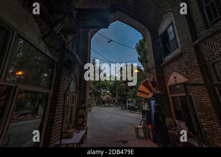 Türen des Bazaar, Tabriz, Ost-Aserbaidschan, Iran. UNESCO-Weltkulturerbe.eines der wichtigsten Handelszentren an der Seidenstraße. Stockfoto