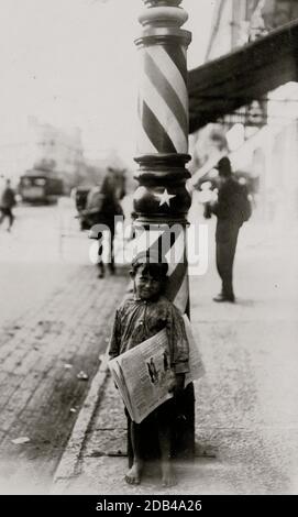 Ein wenig 'Shaver', Indianapolis Newsboy, 41 Zoll hoch. Sagte, er sei 6 Jahre alt. . Stockfoto