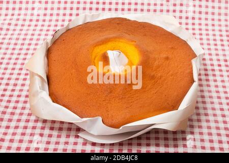 Pao de Lo de Ovar, typischer Kuchen Portugals, hausgemachtes Papier. Stockfoto