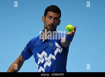 London, Großbritannien. November 2020. London 02 Arena Nitto ATP Finals Tag 2 Tokyo 1970 Group Round Robin Match Novak Djokovic (SRB) schlägt Diego Schwartzman (ARG) Credit: Roger Parker/Alamy Live News Stockfoto