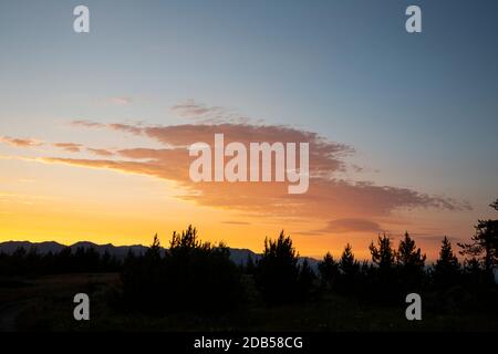 WA18128-00...WASHINGTON - Sonnenuntergang über der Cascade Mountain Range vom Cooper Mountain über dem Lake Chelan. Stockfoto