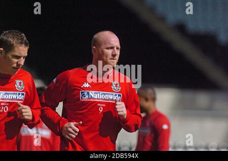 John Hartson Training mit der Wales Fußballmannschaft im Liberty Stadium in Swansea im August 2005. Stockfoto