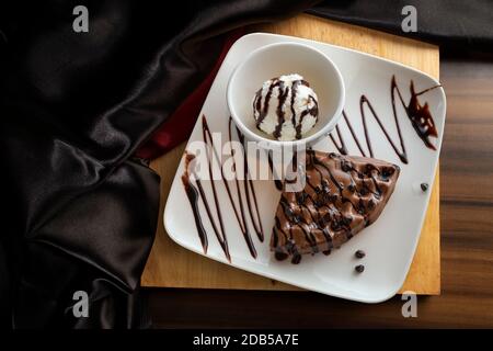 Schokoladenchips Waffel mit Eis Stockfoto