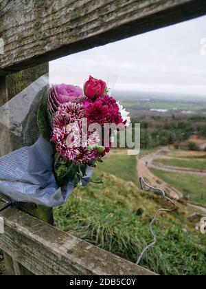 Florale Hommage an Pike Tower, Rivington Pike, LancashireCredit: Julian Brown Stockfoto