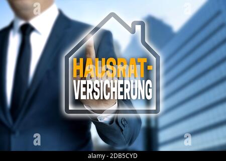 Hausratversicherung Touchscreen wird von einem Geschäftsmann bedient. Stockfoto