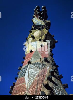 REMATE ARQUITECTONICO DE LA SAGRADA FAMILIA - SIGLO XX. Autor: ANTONI GAUDI (1852-1926). Lage: SAGRADA FAMILIA. Barcelona. SPANIEN. Stockfoto