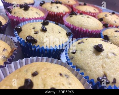 Eine Nahaufnahme von frischen leckeren hausgemachten Muffins Stockfoto