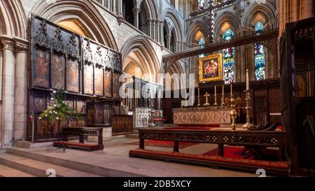 Hexham Abbey, Hexham, Northumberland, England, UK - Innenansicht des Hochaltars und des Chores. Stockfoto