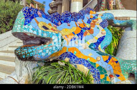 Mosaik Skulptur an der Parc Güell wurde von Antoni Gaudi auf dem Karmel Hill, Barcelona, Spanien. Stockfoto