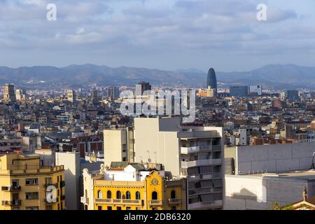 Der Torre Agbar im Stadtteil Poblenou in Barcelona. Stockfoto