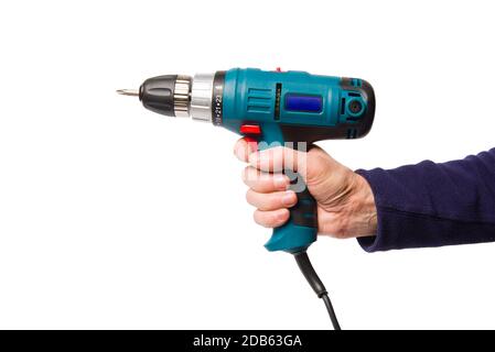 Eine Männerhand hält einen elektrischen Schraubendreher isoliert auf weißem Hintergrund, Nahaufnahme. Stockfoto