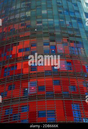 BARCELONA, SPANIEN Torre Glories, ursprünglich Torre Agbar genannt, wurde von einem französischen Architekten entworfen und ist ein 38-stöckiger Wolkenkratzerturm Stockfoto