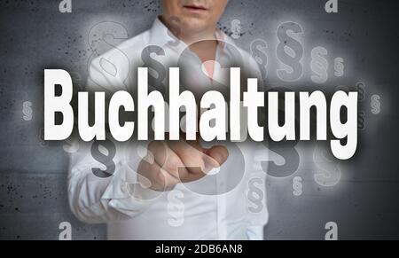 Buchhaltung (im deutschen Rechnungswesen) Touchscreen wird von Menschen betrieben. Stockfoto