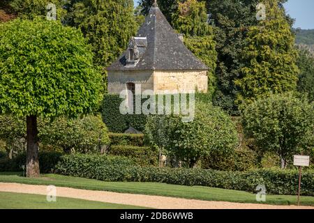 Eyrignac, Frankreich - 2. September 2018: Das malerische Jardins du Manoir d Eyrignac in der Dordogne. Frankreich Stockfoto