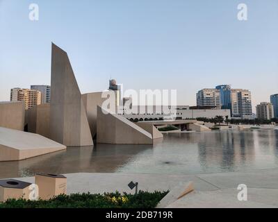 Architekturentwurf eines alten arabischen Gebäudes (Naher Osten) - Qasr Al Hosn Museum, eines der ältesten Gebäude in Abu Dhabi, VAE Stockfoto