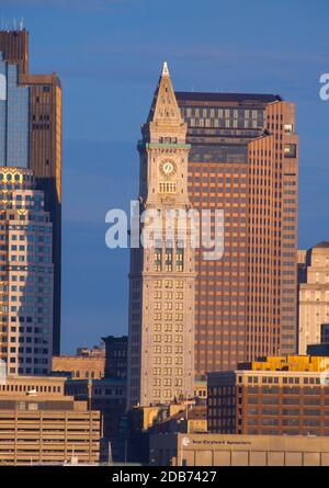 BOSTON, MASSACHUSETTS, USA, 8. JULI 1990 - Custom House Tower und Gebäude Skyline. Stockfoto