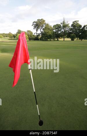 Scotland Ayrshire Ayr Belleisle Golf Course, Fairways und rote Flagge, die das Grün markiert Stockfoto