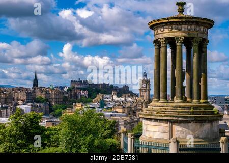 Die Stadt Edinburgh in Schottland an einem schönen Sommer Tag - Blick von Calton Hill Stockfoto