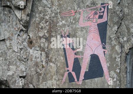 Andermatt, Uri, Schweiz - 25. Oktober 2020 : Blick auf das Teufelsbild an der 3. Teufelsbrücke über den Reuss in der Schöllenenenschlucht, Stockfoto