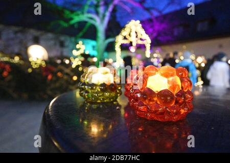 Der Weihnachtsmarkt „Schlösseradvent“ am Traunsee in Gmunden (Oberösterreich, Österreich) ist einer der schönsten Märkte in Österreich. - Die „Schlöss Stockfoto