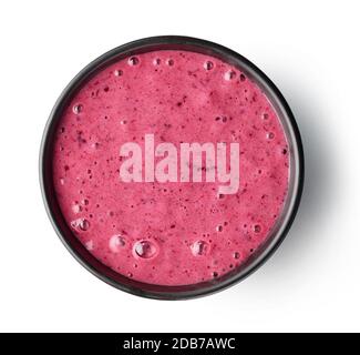 Gesunde Smoothie Schüssel mit Banane und Beeren isoliert auf weißem Hintergrund, Draufsicht Stockfoto