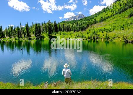 Person Angeln in Trapper Lake, Wyoming, USA Stockfoto