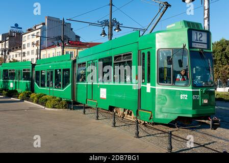 Single BE 4/6 S Schindler/Siemens oder Schindler Waggon AG BE 4/6 grüne Straßenbahn oder Grüne Gurke in der Innenstadt von Sofia Bulgarien, Osteuropa, Balkan, EU Stockfoto