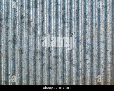 Die Textur der gerippten Edelstahloberfläche. Edelstahl. Gerippte Metalloberfläche. Wellblech. Eisenblech. Figured Metal. Hintergrund Stockfoto