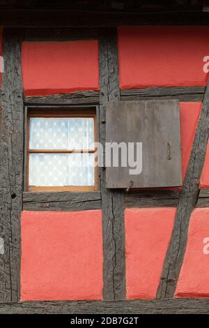 Fachwerkhäuser im Dorf Eguisheim im Elsass/Frankreich Stockfoto