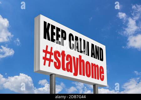 Hashtag #stayhome auf großem Anzeigenfeld. COVID-19-Warnbanner für erstaunlichen Himmel und Wolken um ihn herum. COVID-19-Ausbruch. 2019 Coronavirus Konzept, für einen Outb Stockfoto