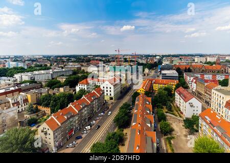 Blick auf die Skyline von Szczecin mit der Wyszynskiego Straße und dem Brama Portowa Platz. Blick von der Dombasilika des heiligen Jakobus, Polen Stockfoto