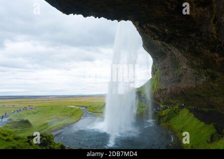 Seljalandsfoss fällt im Sommer Aussicht, Island. Isländische Landschaft. Stockfoto